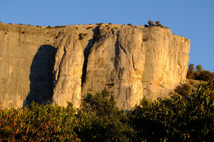 La falaise de Lioux Luberon chambre d'hotes