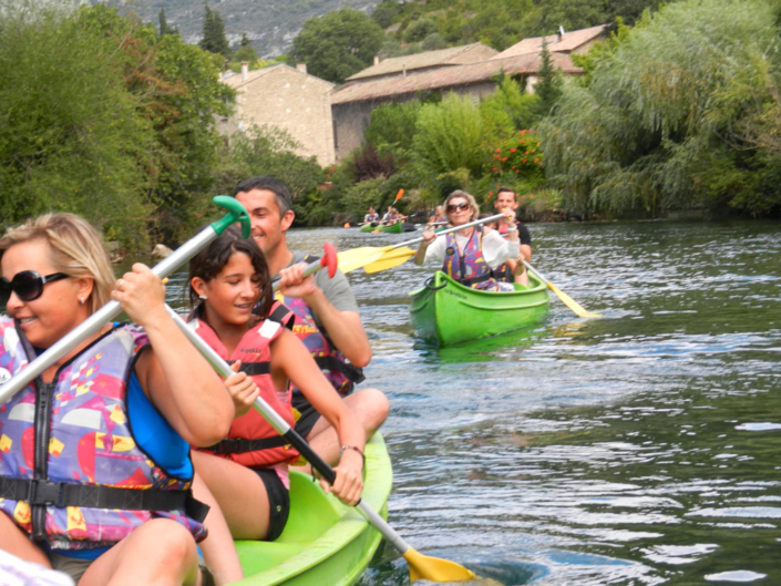 canoë en partant fontaine Vaucluse